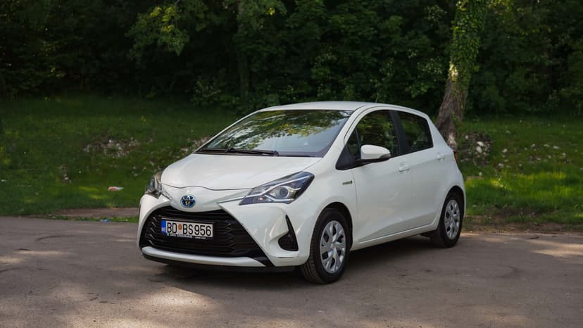 Toyota Yaris Hybrid 2019 - rent a car Montenegro