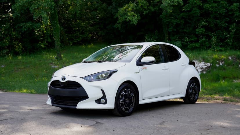Toyota Yaris Hybrid 2021 - rent a car Montenegro