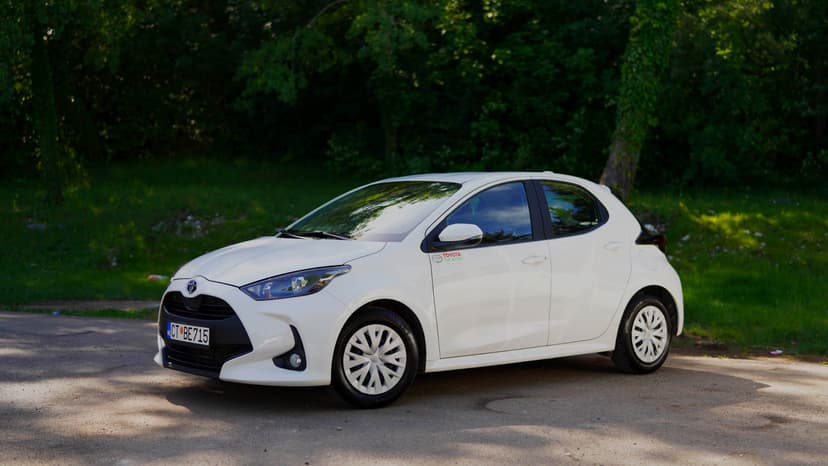 Toyota Yaris Hybrid 2022 - rent a car Montenegro