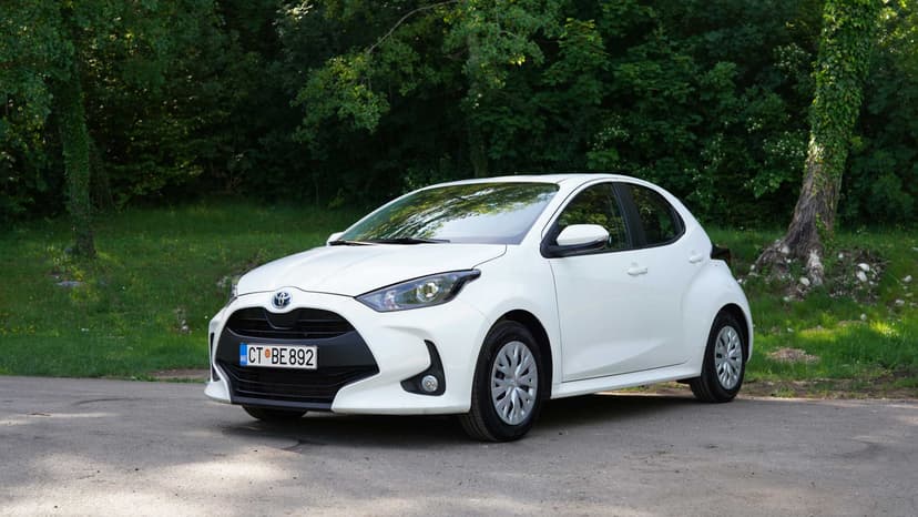 Toyota Yaris Hybrid 2022 - rent a car Montenegro